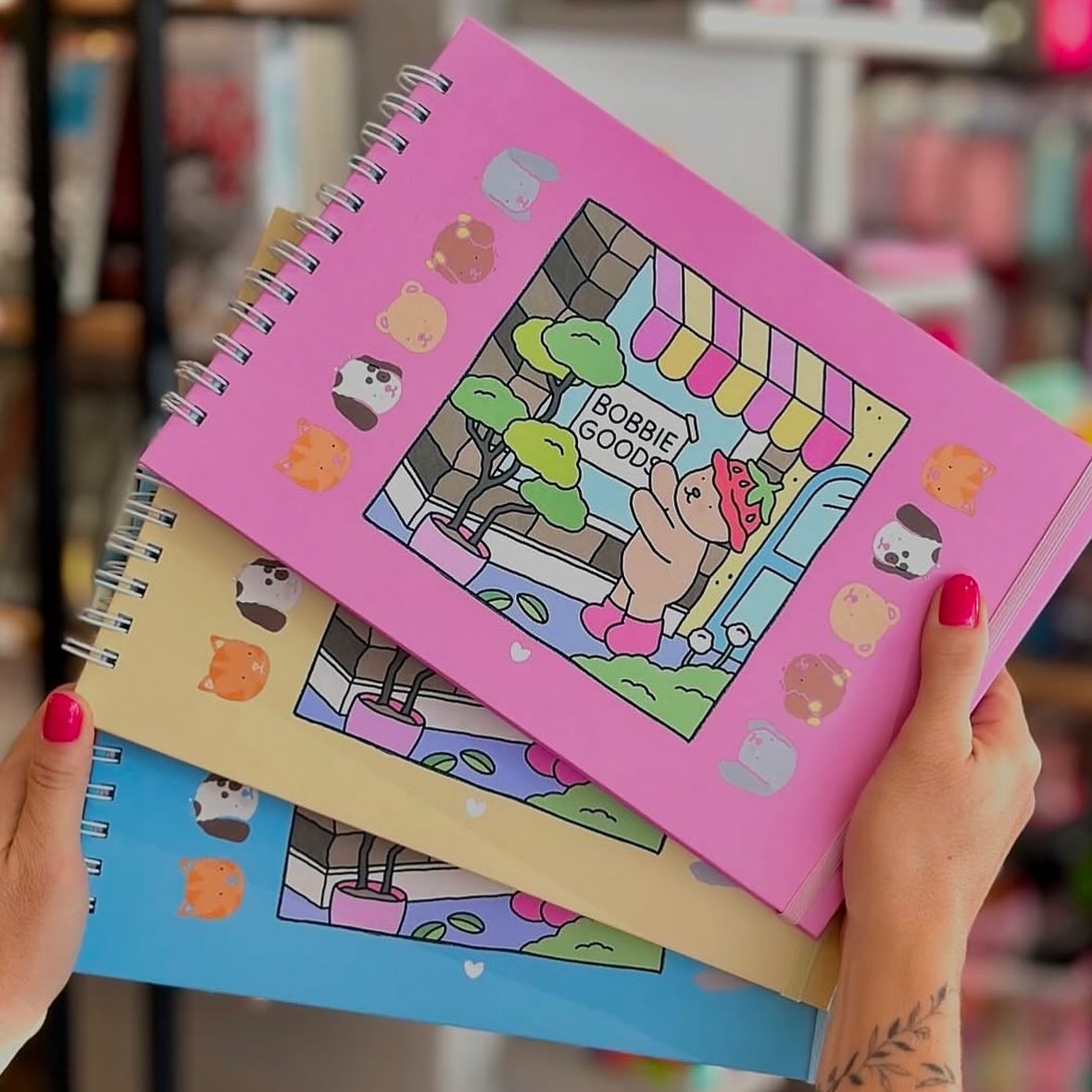 Deixe sua criatividade fluir com o livro de pintura Bobbie Goods!